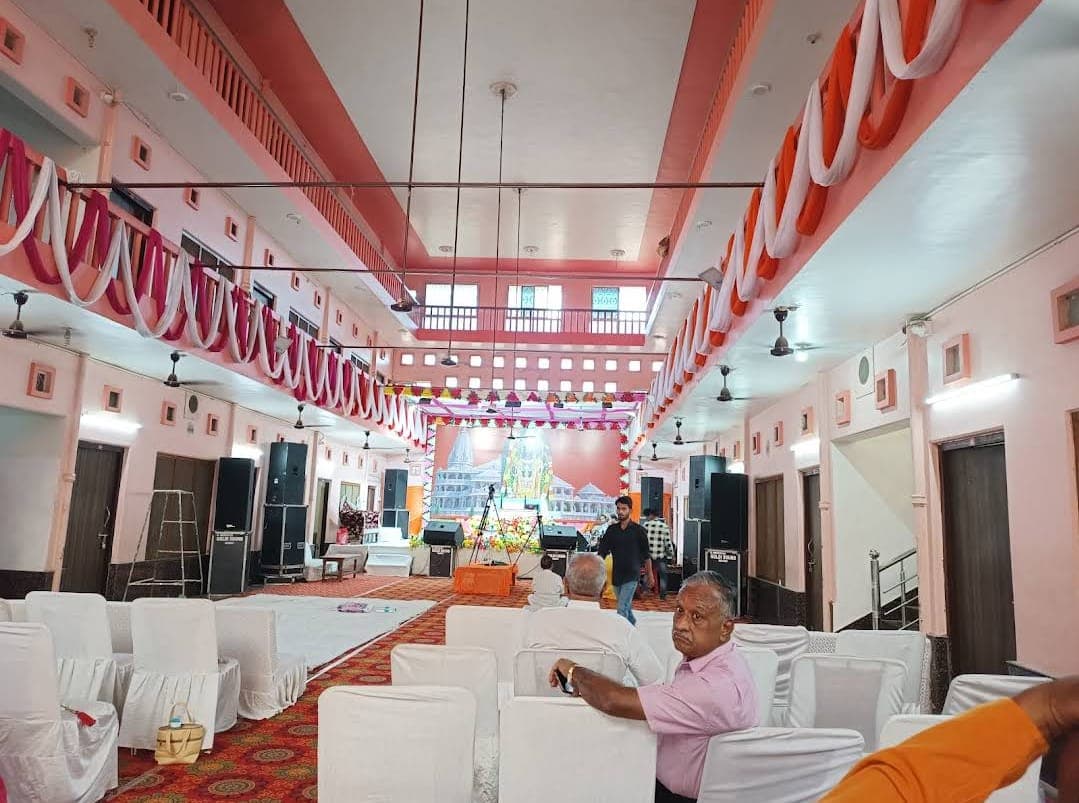 Dining area at Sri Janaki Mahal Trust Ayodhya - vegetarian meals included with every stay